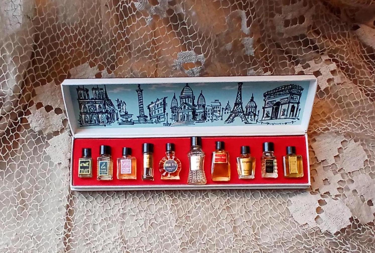 【アンティーク】Grands Parfums de France Les Grand Parfums de France, vintage box of minatures