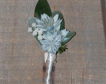 Dusty blue Strawflower boutoninnere with greenery. Buttonhole for grooms and fathers.