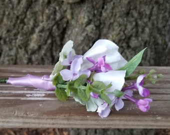 Boho boutonnieres with a spray of lilac, sweet peas, eucalyptus and dusty miller. Wrapped in lilac.