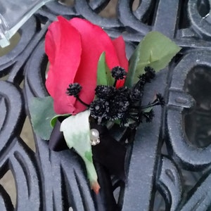 Lamb/'s Ear Leaves Ivory Rosebud with Pine Cones Berries Winter Boutonniere