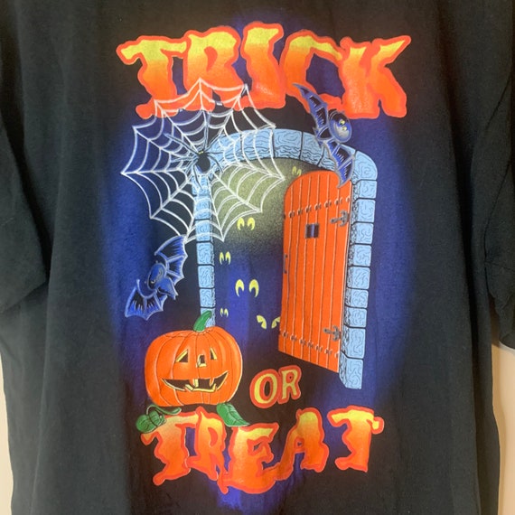 Vintage Trick Or Treat Halloween Graphic T-Shirt,… - image 3