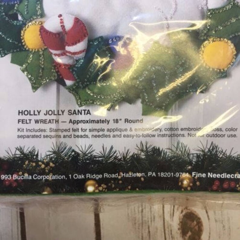 Felt Wreath Kit 83028 Bucilla Holly Jolly Santa