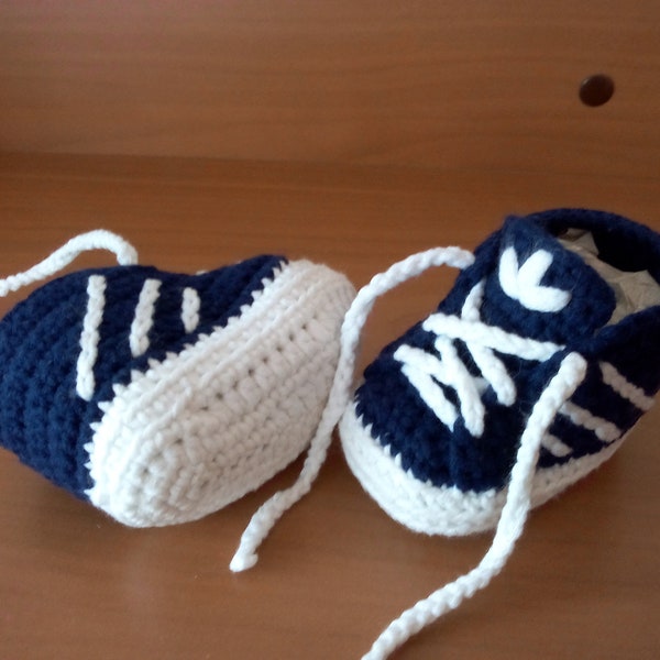 coole Baby Turnschuhe, Sneaker gehäkelt