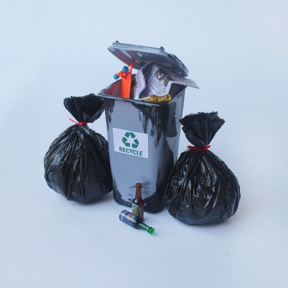 1:6 Scale Dirty Trash Can Rubbish Bags Bottles Garbage Set for 12in Doll  Action Figure Figure Diorama 