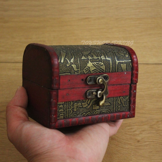1/6 Scale Rustic Wood Treasure Chest: Doll Diorama Model