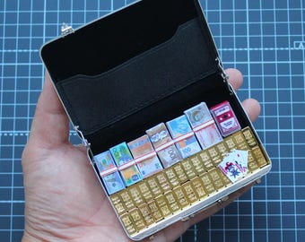 1/6 Scale Briefcase With Bundles Cash Poker Cards Gold Bars Model Mini Toys Set For Doll Gambling Diorama