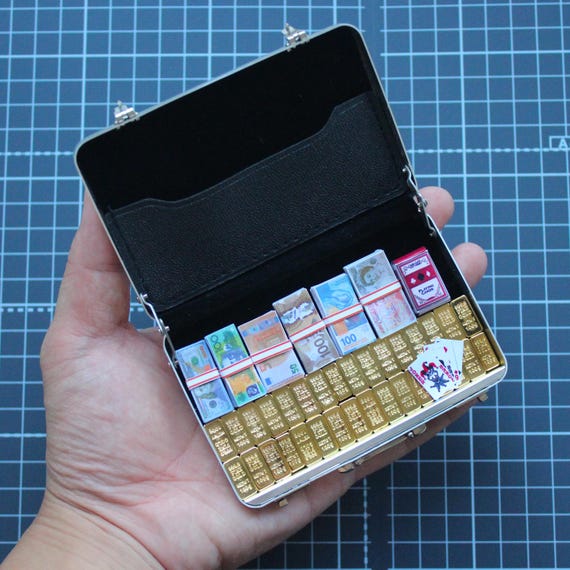 1/6 Scale Briefcase With Bundles Cash Poker Cards Gold Bars Model Mini Toys Set For Doll Gambling Diorama