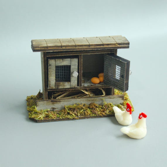 1/12 Scale Mini Chicken Coop Chickens Eggs Set: Dollhouse Diorama Accessory