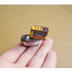 Zestaw miniaturowych modeli dioramy domku dla lalek w skali 1/6 z puszkami z sardynkami i zardzewiałą karmą