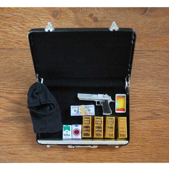 1:6 Scale Briefcase Pistol Balaclava Cigarette Packs Gold Bars Bundle Phone  Diorama Set