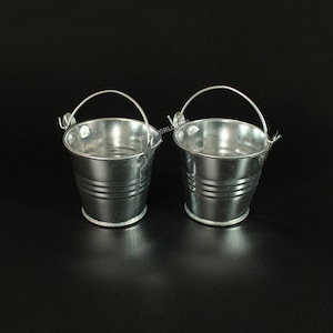 2 x 1: 6 Metalleimer silbrige Farbe Eisen Modell Spielzeug Passend für 12 Zoll Actionfiguren