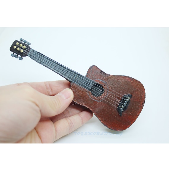 1/6 handgemachte Mini-Gitarre Folk-Gitarre Vintage-Stil alt aussehende  Modell Spielzeug passt 12 in Action-Figur Puppe Diorama