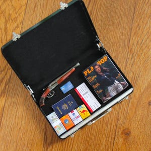 Porte-documents à l'échelle 1/6 fusil de chasse cigarettes magazine paquet passeport carte de crédit billet d'avion Diorama ensemble modèle Mini jouets