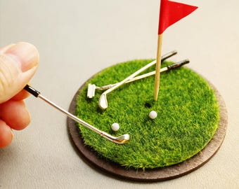 Juego de minigolf: juego de minigolf detallado para casas de muñecas y coleccionistas.