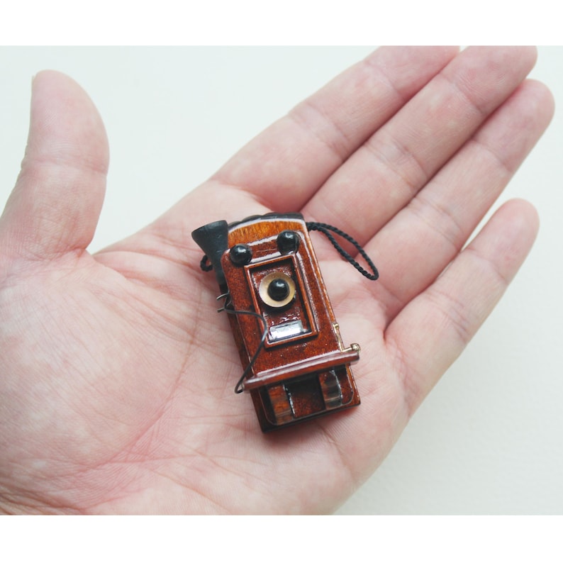 Miniatura per casa delle bambole in scala 1/12: modello di telefono a muro nero vintage immagine 6