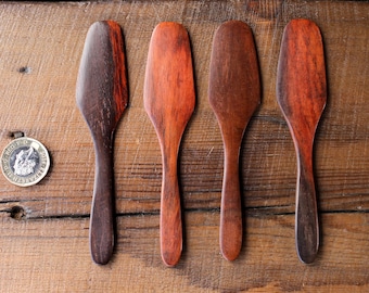 Juego de 4 untadores de mantequilla de madera hechos a mano: madera de color marrón rojizo