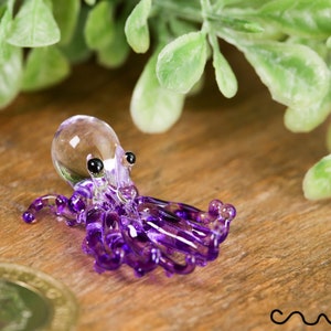 Handmade Purple Glass Octopus Miniature Figurine for Terrarium Gift Garden Decor Cute Animal Ornament Collectable Sculpture