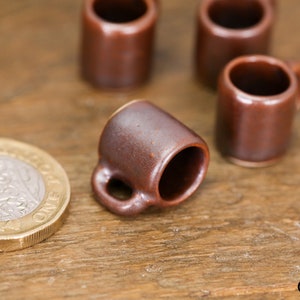 4 x Handmade Miniature Brown Ceramic Mugs – 1:12 Scale Dollhouse Kitchen Accessory for Dining, Café, Coffee Shop or Mini Food Display