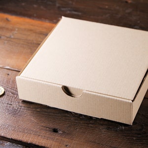 10 caixas de presente Kraft Postal 18x18x4,5 cm, marrom, embalagem plana, caixa para roupas, pacote fino, estilo pizza, eco reciclável