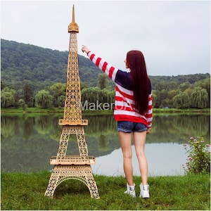 Gold Eiffel Tower Statue. Big Paris Eiffel Tower. Wedding Gold Eiffel Tower Statue. Big Paris Eiffel Tower. Wedding