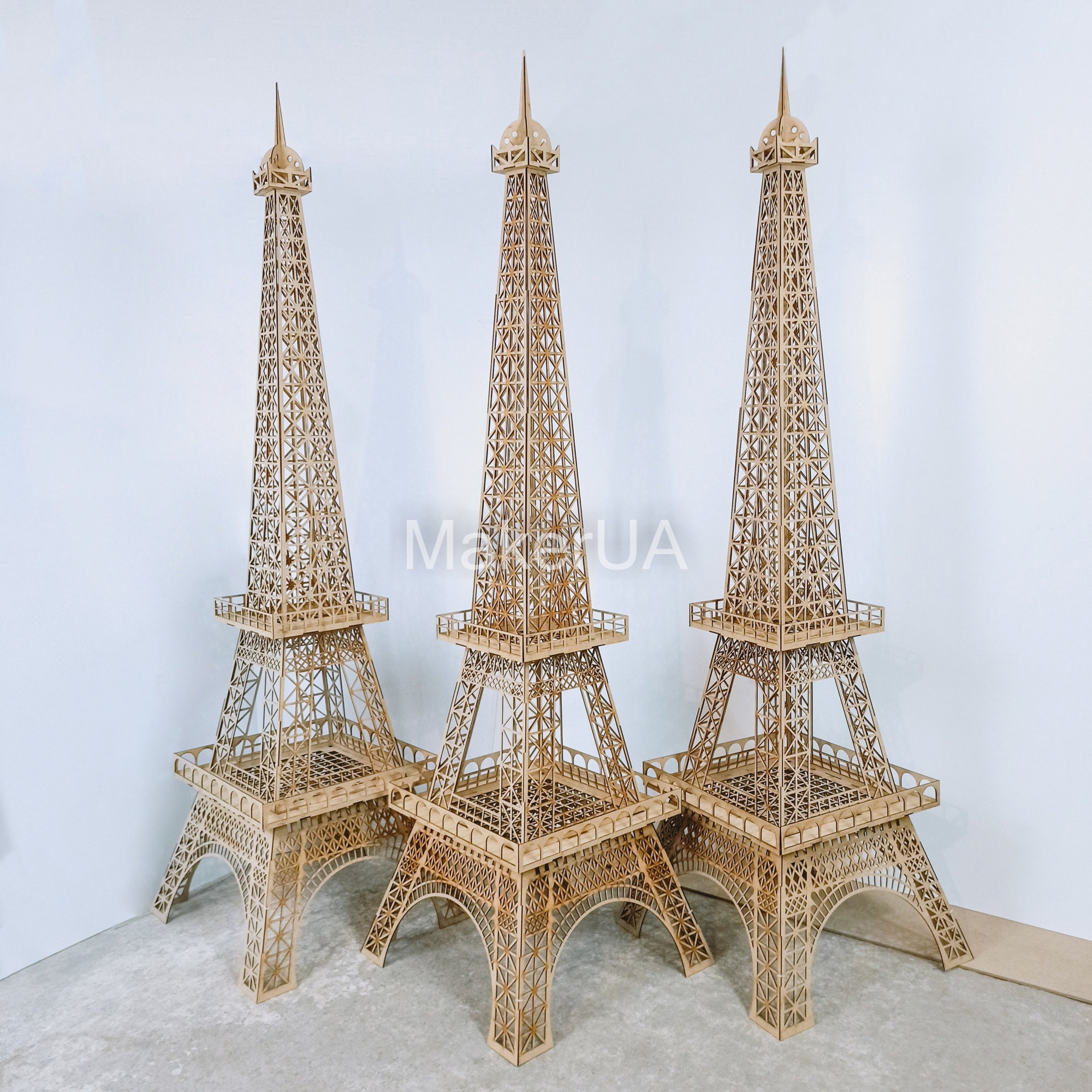 Gold Eiffel Tower Statue. Big Paris Eiffel Tower. Wedding -  Hong Kong