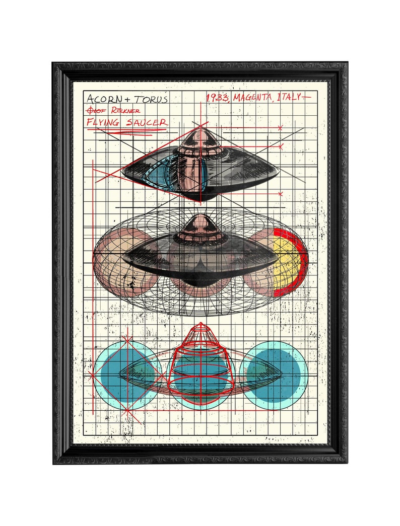 K&ouml;nnte beinhalten: Eine Vintage-Illustration eines fliegenden Untertassen-Designs, beschriftet mit "ACORN + TORUS" und "FLYING SAUCER", mit dem Text "1983, MAGENTA, ITALIEN" in der oberen rechten Ecke. Die Illustration befindet sich auf einem karierten Hintergrund und zeigt die Untertasse in drei verschiedenen Entwicklungsstadien.