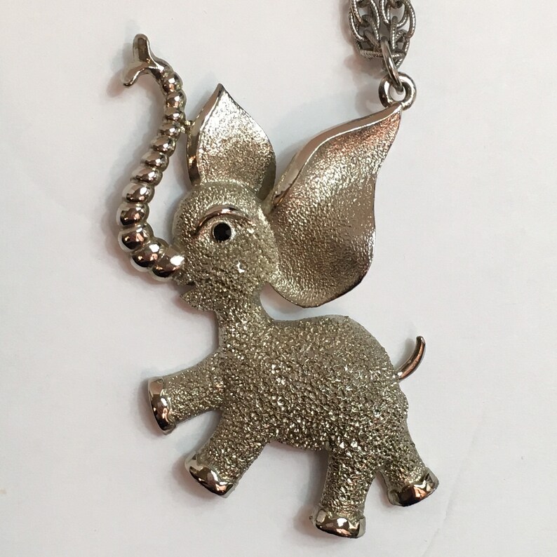 Large elephant necklace Clearance