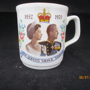 Queen Elizabeth silver jubilee mug City of Litchfield