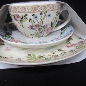 China trio from the Victoria & Albert collection.