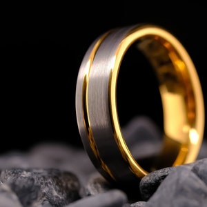 Gold Tungsten Wedding Band - 6mm Men&#39;s Brushed Stripe Ring With Silver Finish