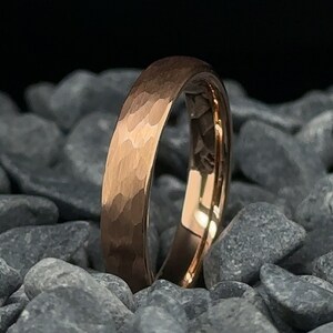 4mm Hammered Rose Gold Tungsten Wedding Band - Unisex Tungsten Ring