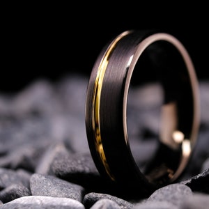 Schwarzer Gebürsteter Ring - 6 mm Gold Streifen Herren Wolfram Ehering - Obsidian Ring
