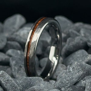 Silver Tungsten Ring with KOA Wood Stripe Hammered Finish - 4mm Men's Wedding Band - Nature Ring - Anniversary Gift