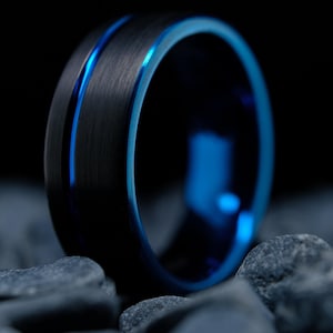 Alliance pour homme en tungstène noir - Bande bleue de 8 mm et intérieur pour homme - Personnalisable