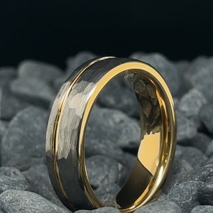 6mm Gold Tungsten Wedding Band - Hammered Stripe Men's Ring - Silver Exterior Finish