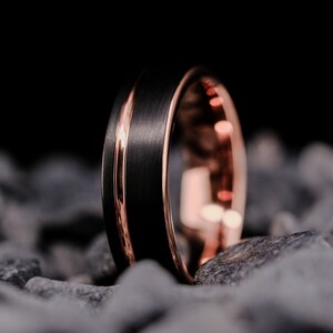 6 mm Wolframring gebürstet schwarz mit Rose Gold Streifen