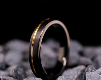 ブラックブラッシュドリング - 4mmゴールドストライプ メンズ タングステン結婚指輪 - オブシディアンリング
