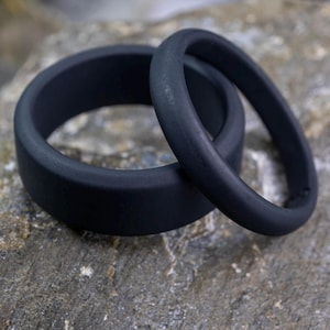 Obsidian silikonringset 8 mm och 4 mm - Herr- och damringar för aktiv livsstil - Svarta silikonvigselringar