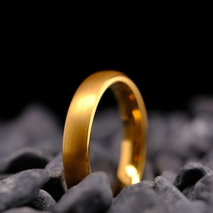 4 mm gebürsteter Gelbgold Wolfram Ehering - Wolframring für Herren und Damen