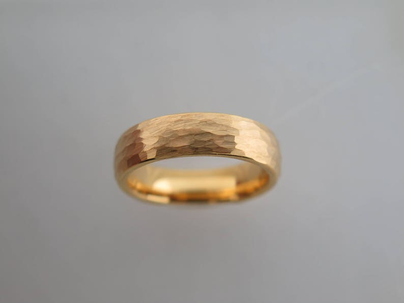 6mm HAMMERED Yellow Gold Tungsten Carbide Unisex Band image 0