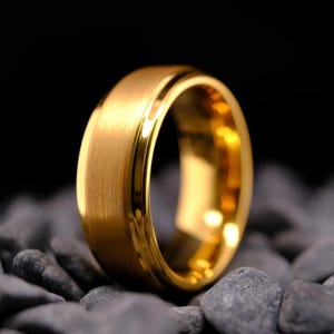 8mm Gold Tungsten Wedding Band - Beveled Edges Men&#39;s Tungsten Ring