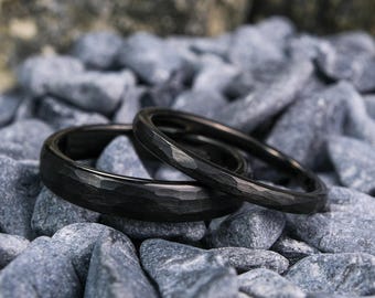 Hammered Black Tungsten Rings Set - 2mm & 4mm Unisex Wedding Bands - Custom Laser Engraving