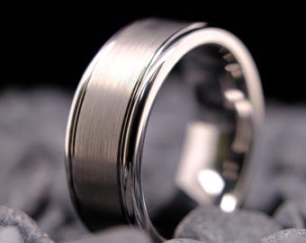 Fede nuziale in tungsteno argento spazzolato - Anello da uomo da 8 mm con pareti laterali lucidate - Anello inciso personalizzato