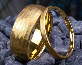 Zestaw obrączek ślubnych z żółtego złota z młotkowanym wolframem – dla niego i dla niej, 8 mm i 2 mm, unisex