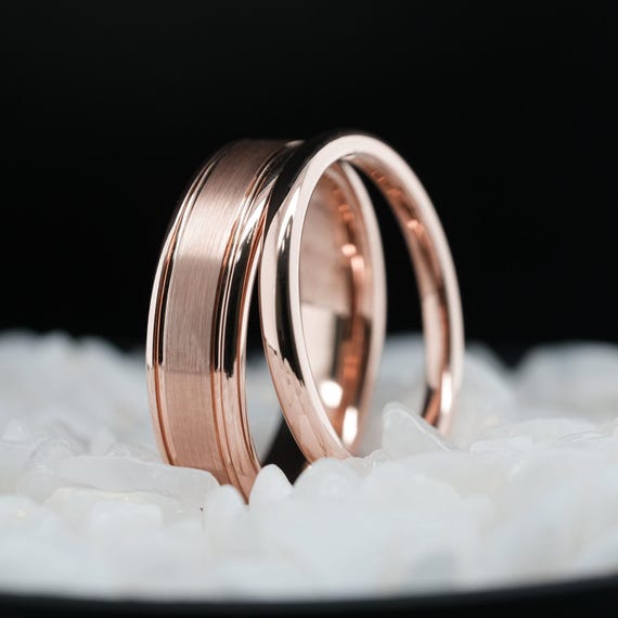 His & Her King Queen Couple Rings Set - Stainless Steel Matching Promise Rings (Black & Rose Gold)