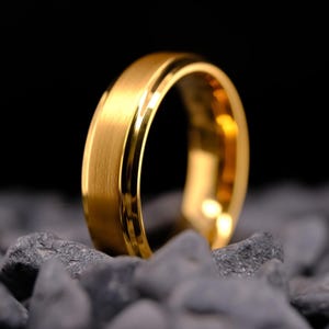 6mm Gold Tungsten Wedding Band - Beveled Edges Men&#39;s Tungsten Ring