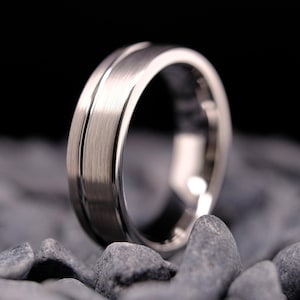 Gebürsteter Silber Wolfram Ring / Streifen 6 mm für Sie und Ihn Eheringe - Jahrestag Geschenk - Individuell gravierter Ring