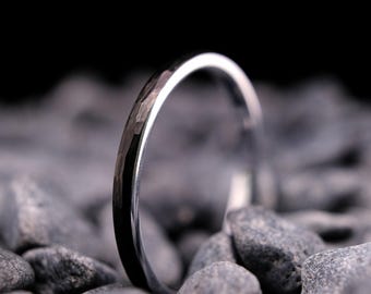Black Obsidian Hammered Tungsten Wedding Band - 2mm White Gold Interior Ring