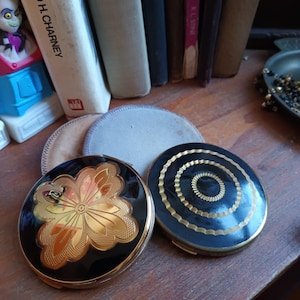 Melissa powder compact from the 1950s.
