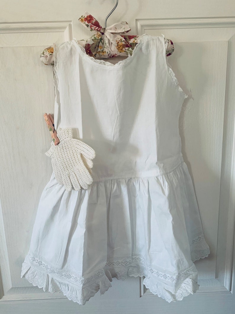 Vintage Edwardian Style Lawn Cotton Petticoat With Gloves Floral Hairpiece Girls' Spring/Summer Dress image 2